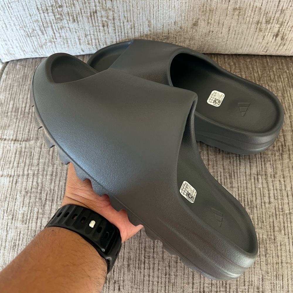 Yeezy Slide SOLDDD !!